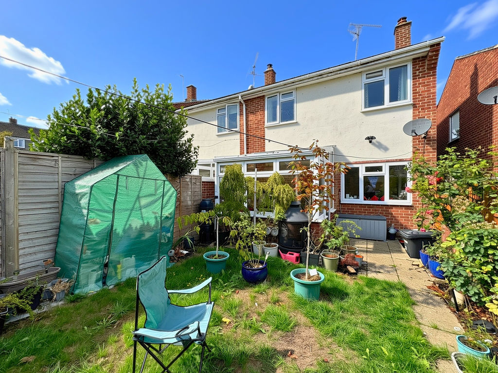 Aintree Close